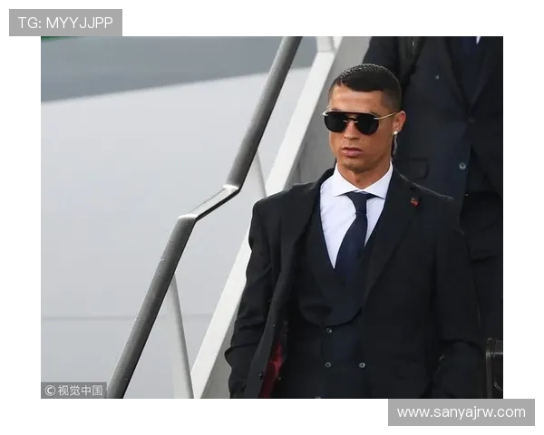 C罗社交媒体分享回归葡萄牙国家队照片帅气戴墨镜引发球迷热议